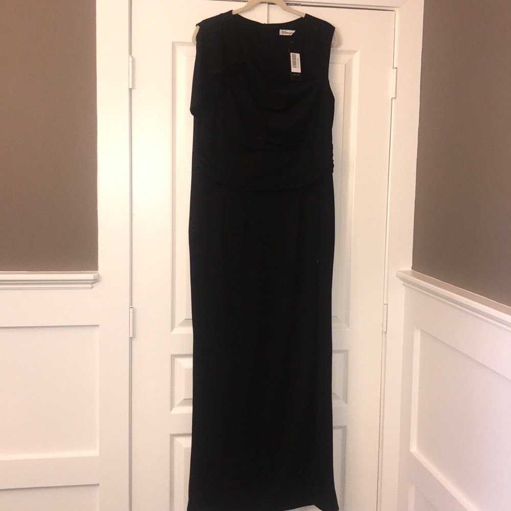 🆕Elegant Black Formal Dress with Side Slit